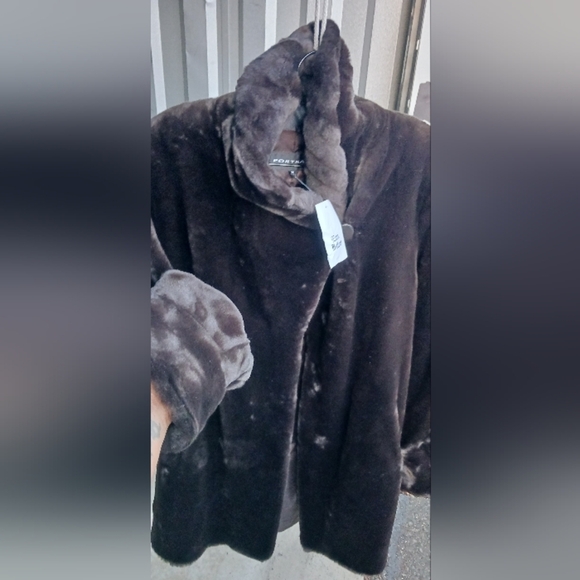 Beautiful Brown faux fur coat - Picture 5 of 12